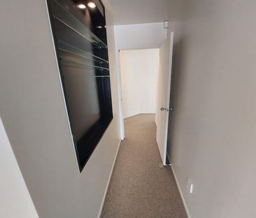 Pet Friendly Epsom Family Home - Photo 2