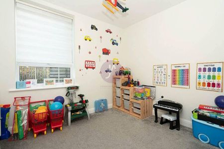 4 bedroom detached house to rent - Photo 5