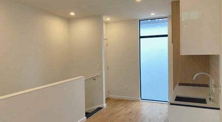 Luxury living on Taranaki Street - Photo 3