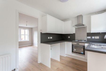 2 bedroom semi-detached house to rent - Photo 5