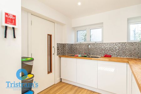 7 bed Mid Terraced House for Rent - Photo 3