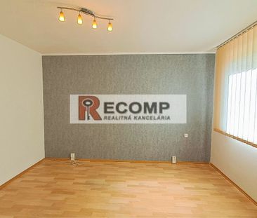 Svetlý 2-izbový byt s balkónom a novou kuchyňou – Poprad, Nový Juh ... – Fotografia 3