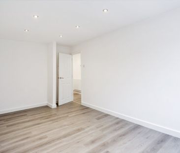 3 bedroom flat to rent - Photo 6