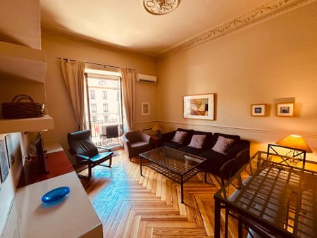¡Espectacular piso con balcones y vistas despejadas en Pleno Centro de Madrid! - Photo 3