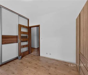 "Moderní, světlý byt 3+kk s výhledem do zeleně bydlení ve městě při... - Photo 1