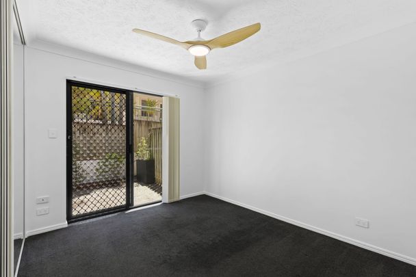 Fully Renovated Luxurious Ground-Floor Corner Apartment with Private Courtyard - Photo 1