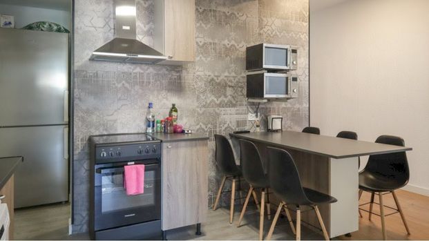 Gorgeous room with a private terrace in Madrid. - Photo 1