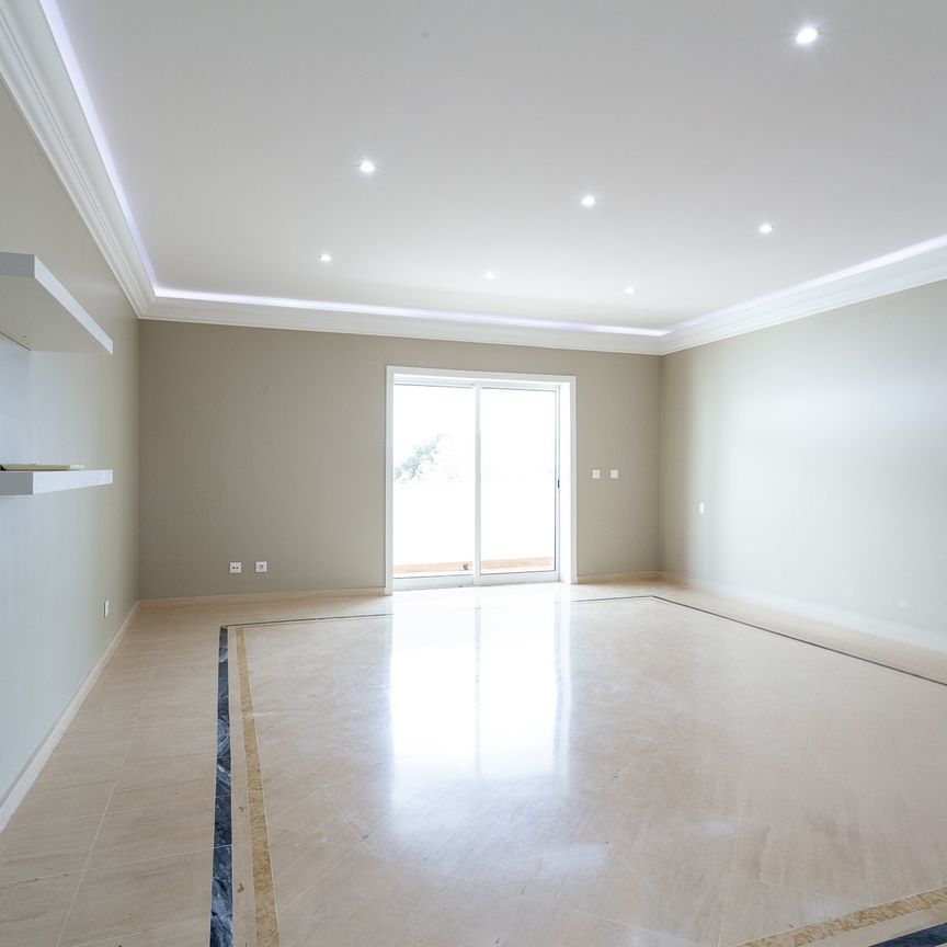 Renovated 3 Bedroom Duplex Apartment in Bairro da Assunção – Cascais - Foto 1