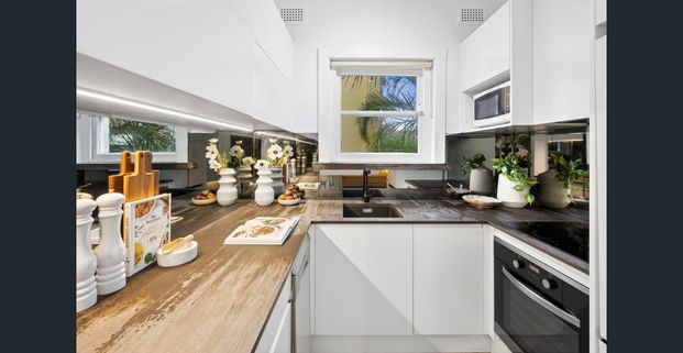 Private lifestyle apartment in central setting - Photo 1