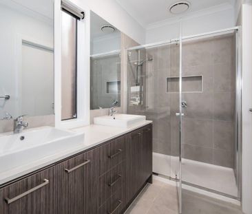 Spacious Family Home - Photo 3