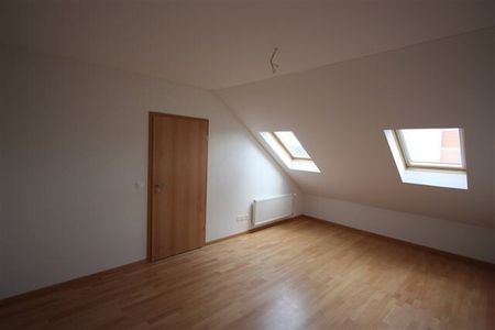 Appartement mansardé moderne, lumineux et spacieux - Photo 3
