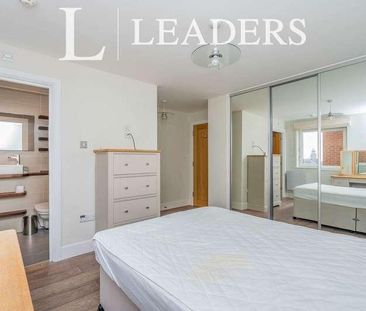 Brecon House, The Canalside, Portsmouth, PO1 - Photo 5