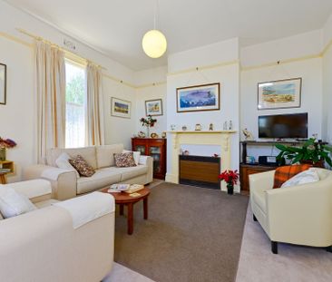 2-Bed Unit with Private Courtyard - Photo 3