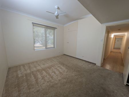 Three Bedroom Family Home - Photo 2