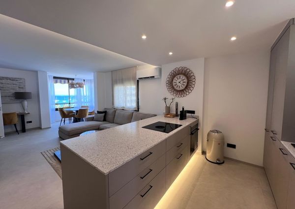 Modern Apartment with Sea Views in Palmanova