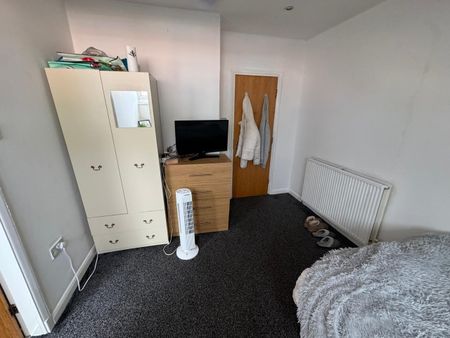 5 Bed Flat, Clarendon Road, LS2 - Photo 4