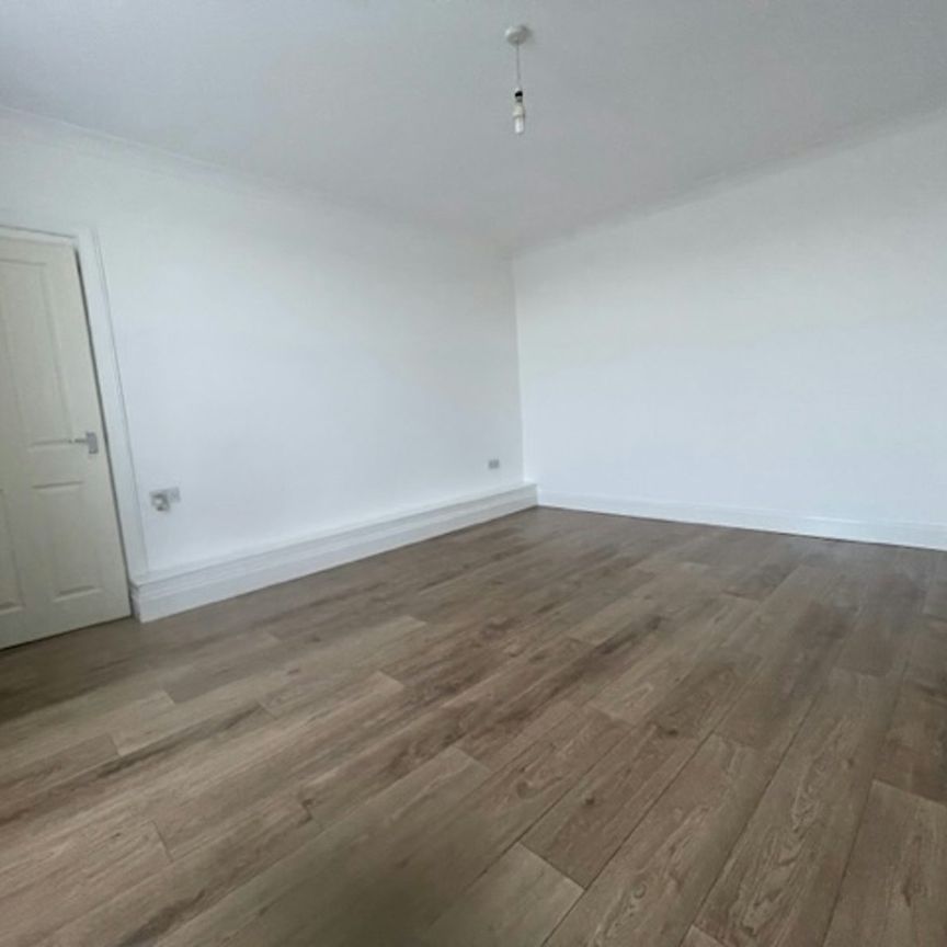 Ground floor maisonette to rent on - Photo 1