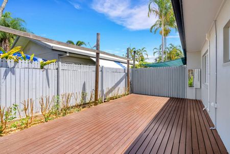 SPACIOUS 2 BEDROOM UNIT WITH PRIVATE YARD - Photo 2