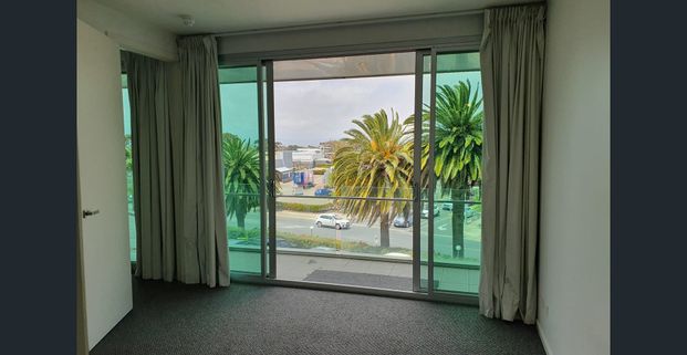 LUXURY 3-BEDROOM APARTMENT, WALKING DISTANCE TO WESTFIELD SHOPPING CENTRE WEST LAKES - Photo 1