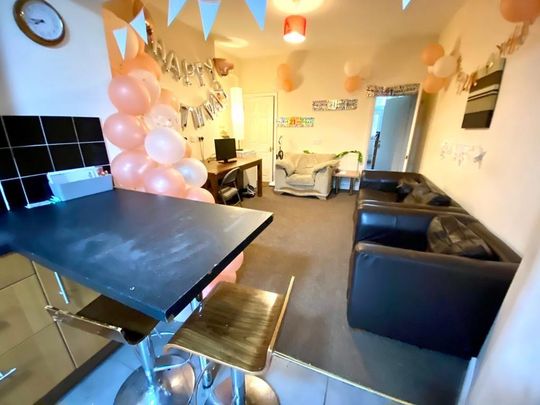 4 bedroom terraced house to rent - Photo 1