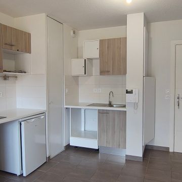 Location Appartement 2 pièces 41m² LAUNAGUET 31140 - Photo 1
