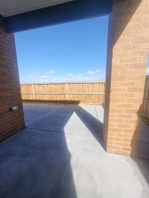 **Modern Comfort in Truganina: Stylish 4-Bedroom Family Home** - Photo 1