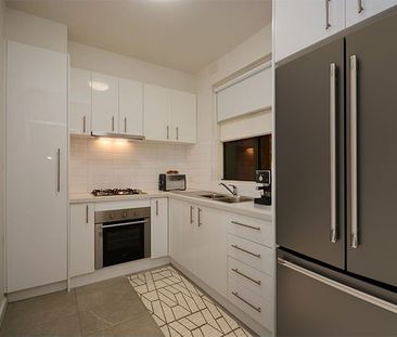 Stylish with seventies space! - Photo 4