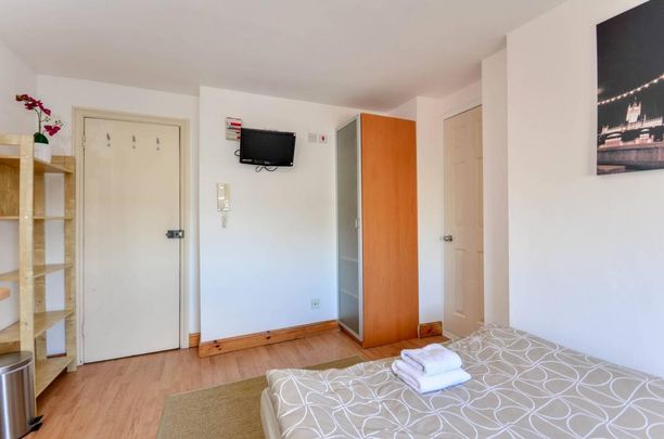 Flat 13 West Cromwell Road, Earls Court SW5 9QL - Photo 1