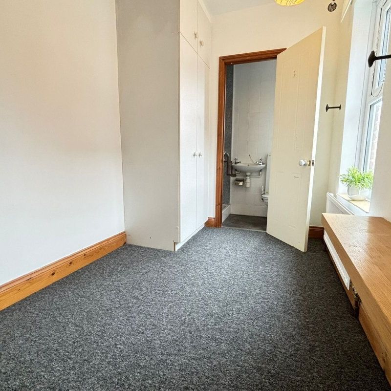 Hughenden Road - Photo 1