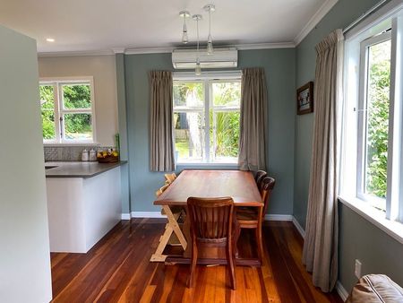 Sun drenched warm Karori home with green vistas - Photo 3