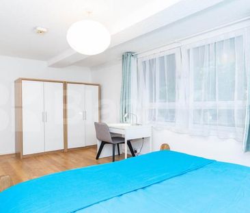 3 Bedroom, 1 bath, 1 reception Flat - Photo 3