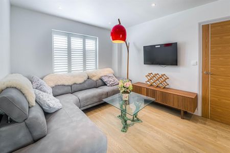 6 bedroom detached house to rent - Photo 4