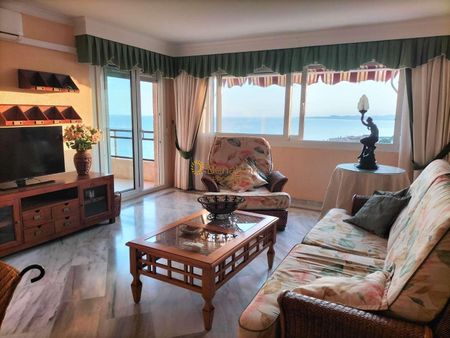 FOR RENT FROM NOW UNTIL 31.7.26 BEAUTIFUL APARTMENT WITH SEA VIEWS ON THE 1ST LINE OF THE BEACH IN BENALMADENA - Photo 4