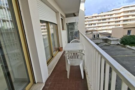 3 pièces de 80m2 à louer 1315 EUR CC par mois au centre de jua - Photo 4