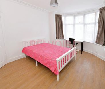 5 bedroom semi-detached house to rent - Photo 4