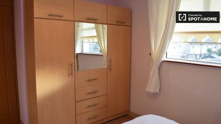 Furnished room in 3-bedroom house in Tallagh, Dublin - Photo 4