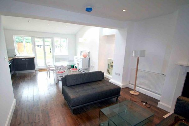 4 bedroom terraced house to rent - Photo 1