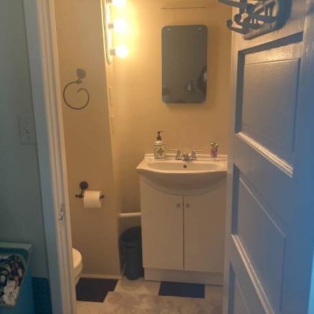 Large 2 Bedroom, 1 & ½ Bath Character Suite in Fairfield – $2500 - Photo 4