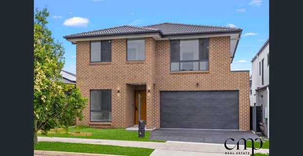 Brand New Luxury 5 Bedroom Home in Prime Location - Photo 1