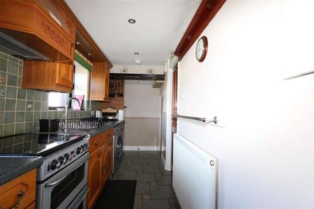 Squirrel Lane, Bradford, BD13 - Photo 2