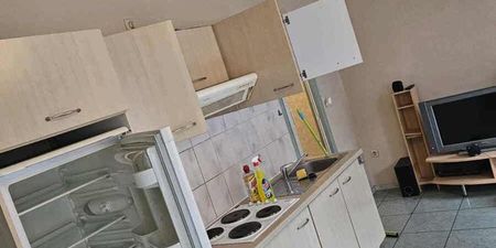 Appartement te huur in Charleroi voor € 690 met 1 slaapkamer - Photo 2