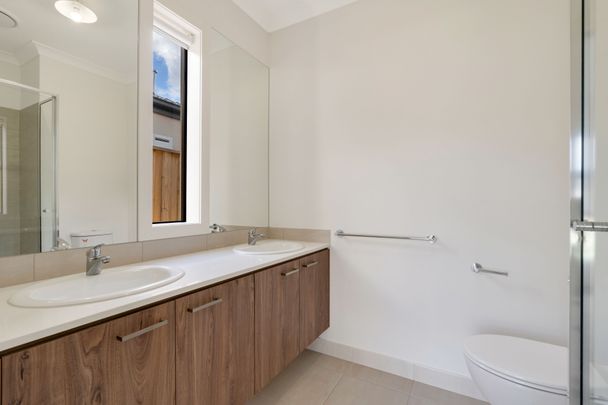 Low Maintenance Family Home - Photo 1