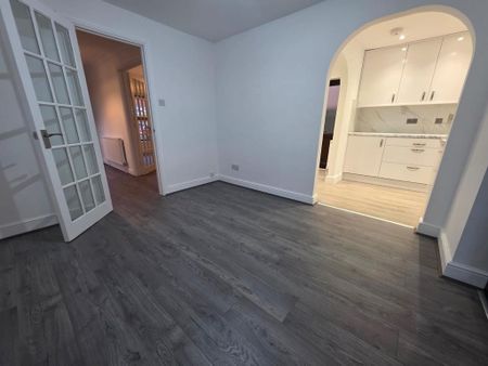 3 bedroom detached house to rent - Photo 2