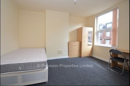 3 Bedroom Student Professional Rentals Leeds - Photo 3