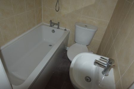 To Let 1 Bed Apartment - Photo 4