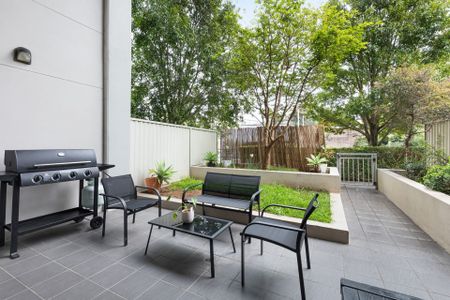 Townhouse Style Living - Photo 2