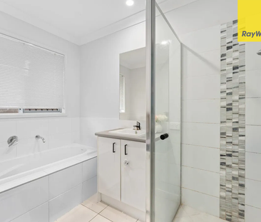 Spacious family home with 4 Bedroom, 2 Bathroom, Solar and Aircons - Photo 4