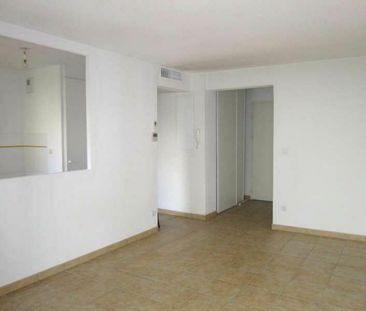 NIMES CARNOT APPARTEMENT T2 AVEC TERRASSE ET GARAGE - Photo 2
