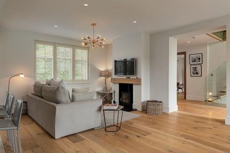 4 Bedroom Detached To Let - Photo 2