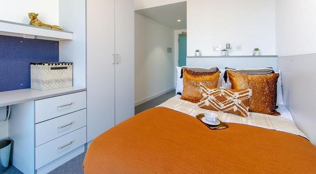 1 bedroom in a flat share to rent - Photo 1